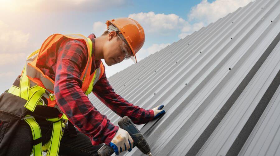 GAF certified roofer in Leesburg, IN